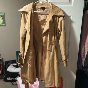 Cute tan trench coat 🤎